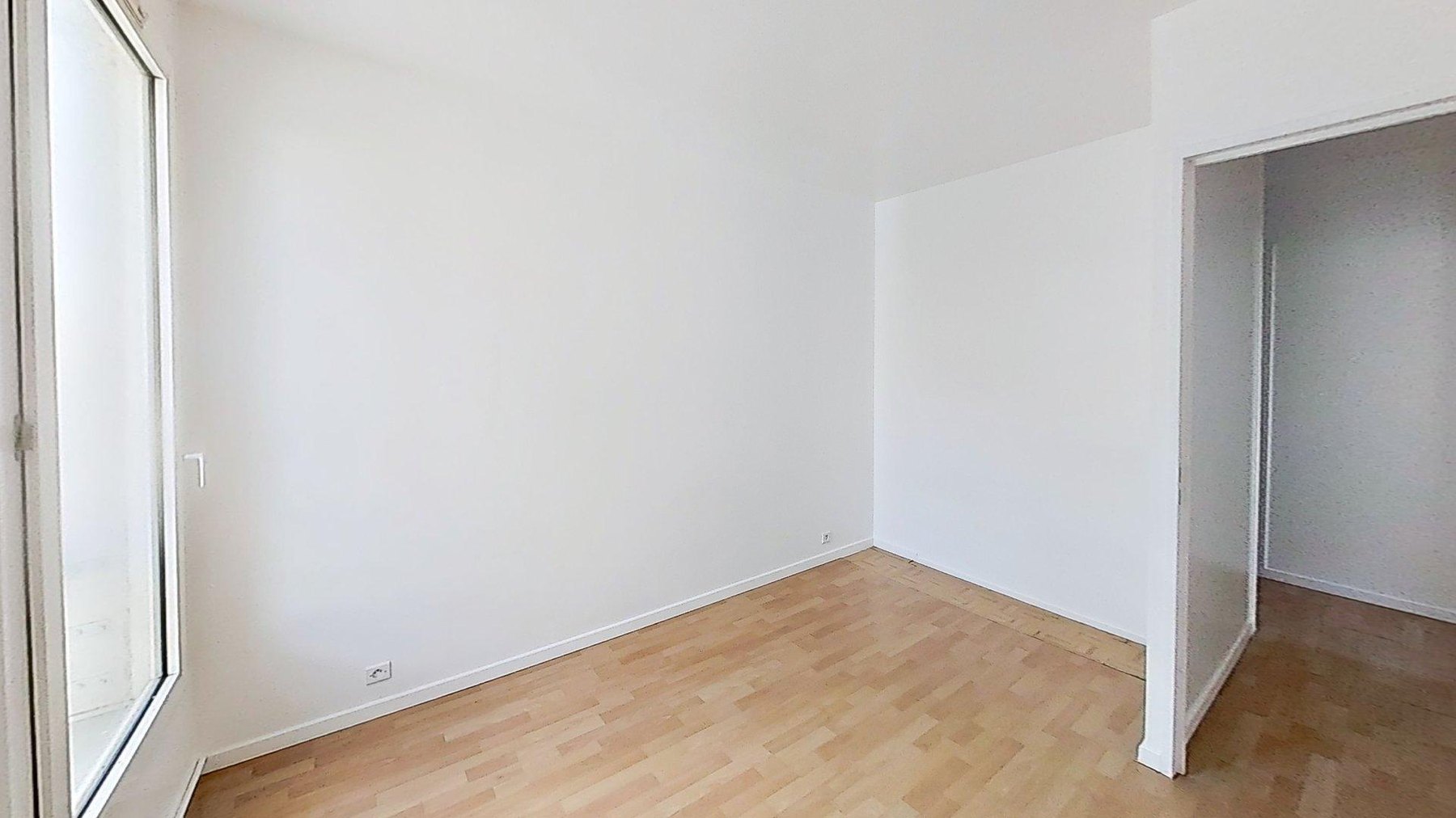 Chambre avec placard à portes coulissantes, appartement 21 rue Pierre Curie à Alfortville