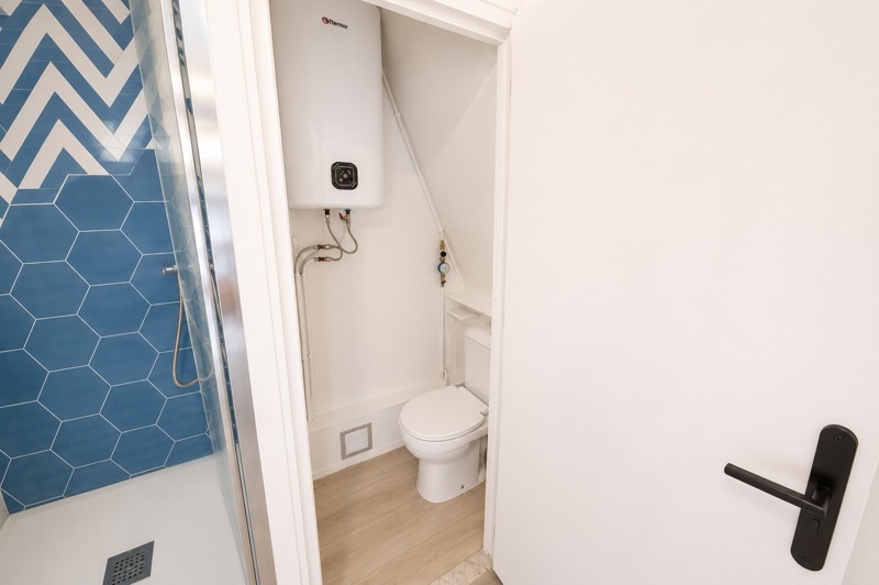 Salle d'eau avec WC du studio